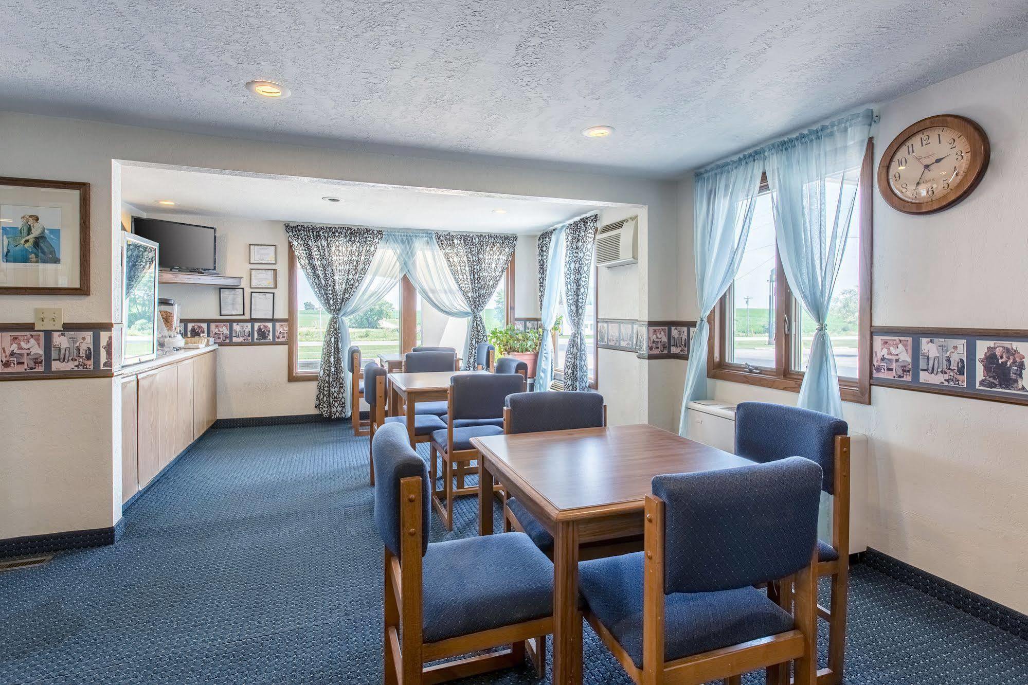 Amerivu Inn Harvest Estates New Hampton Extérieur photo